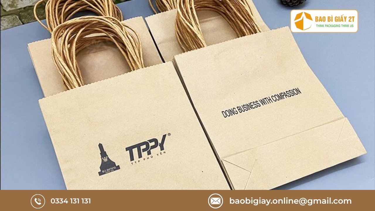 Vì sao showroom nên dùng túi giấy đựng đồ trưng bày