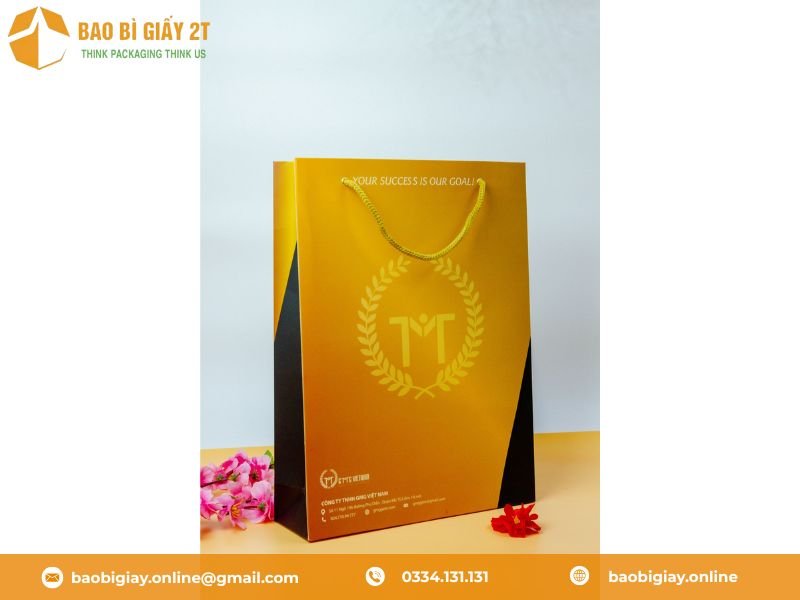 Túi giấy đựng quà tết doanh nghiệp