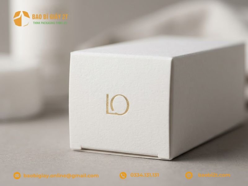 Hộp mỹ phẩm nắp gài bằng giấy Bristol 300gsm in offset ép kim logo sắc nét